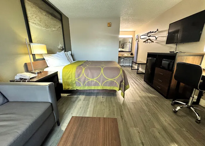 Super 8 By Wyndham Bay St. Louis