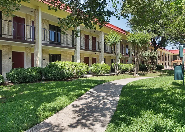 Red Roof Inn Plus+ Dallas - Addison