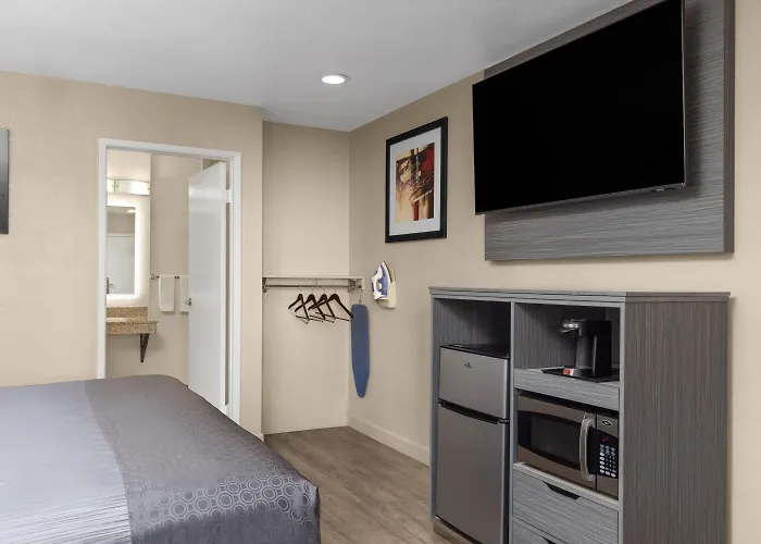 Travelodge By Wyndham Banning Casino And Outlet Mall