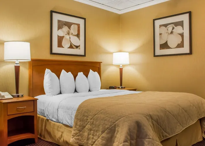 Clarion Hotel & Suites Riverfront