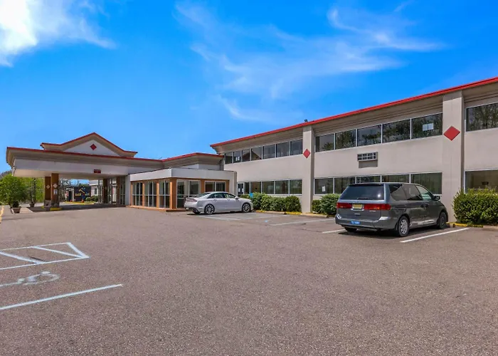 Red Carpet Inn & Suites