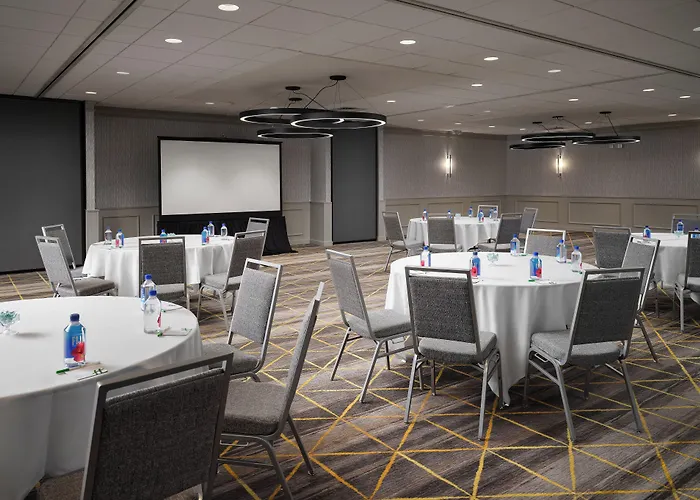 Holiday Inn & Suites Marlborough, An Ihg Hotel