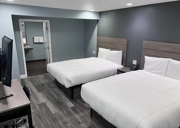 Surf City Inn & Suites