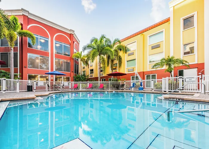 Holiday Inn Express Hotel & Suites Bradenton West By Ihg