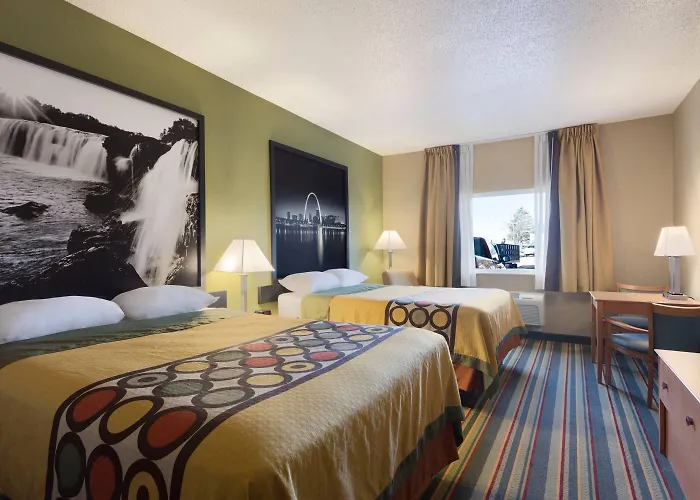 Super 8 By Wyndham Lees Summit