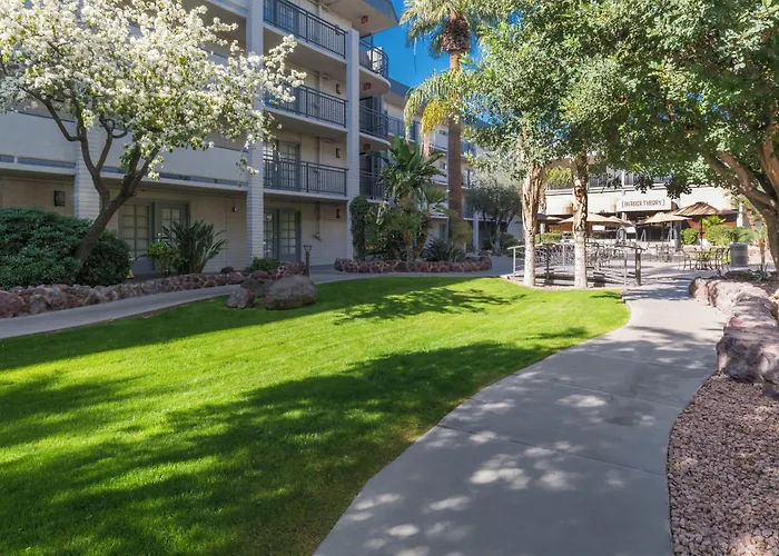 Holiday Inn And Suites Phoenix Airport North By Ihg