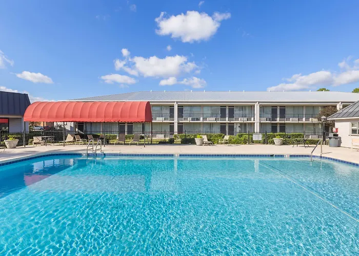 Amity Hotel & Suites West Houma - Formerly Wyndham