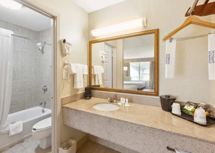 Amity Hotel & Suites West Houma - Formerly Wyndham