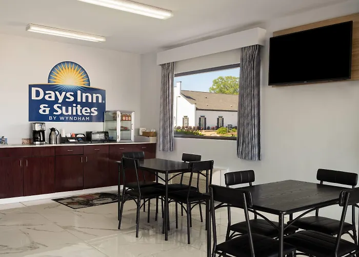 Days Inn & Suites By Wyndham Byram