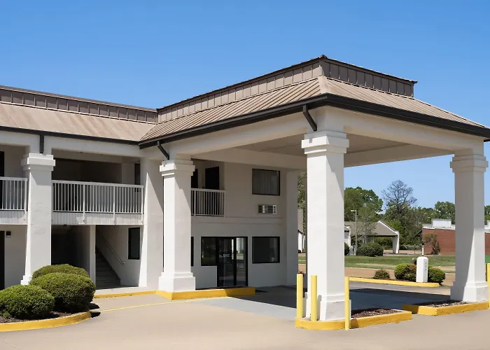 Days Inn & Suites By Wyndham Byram