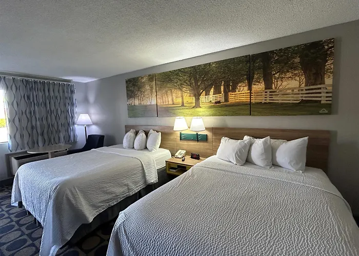 Days Inn By Wyndham Byron