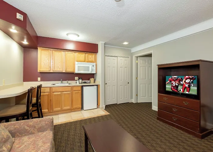 Red Roof Inn & Suites Hazleton