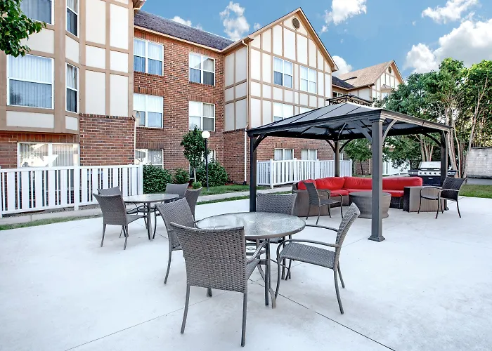 Birch Hill Suites Detroit-Warren