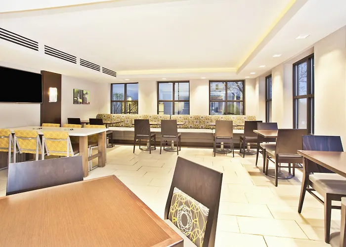 Holiday Inn Express Boston-Waltham By Ihg
