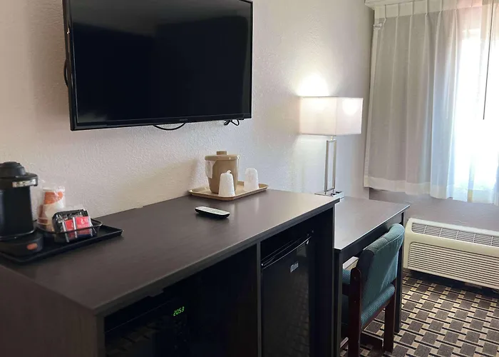 Days Inn By Wyndham Hurstbourne