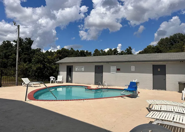 Travelodge By Wyndham Clarksville