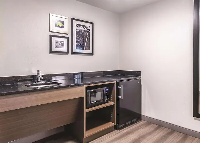 La Quinta Inn & Suites By Wyndham Myrtle Beach - N Kings Hwy