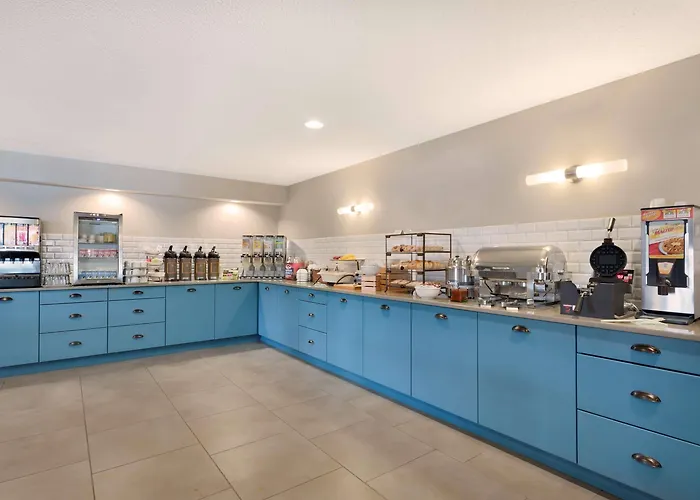 Country Inn & Suites By Radisson, Chippewa Falls, Wi