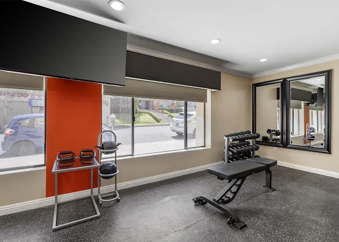 Best Western Plus La Mid-Town Hotel