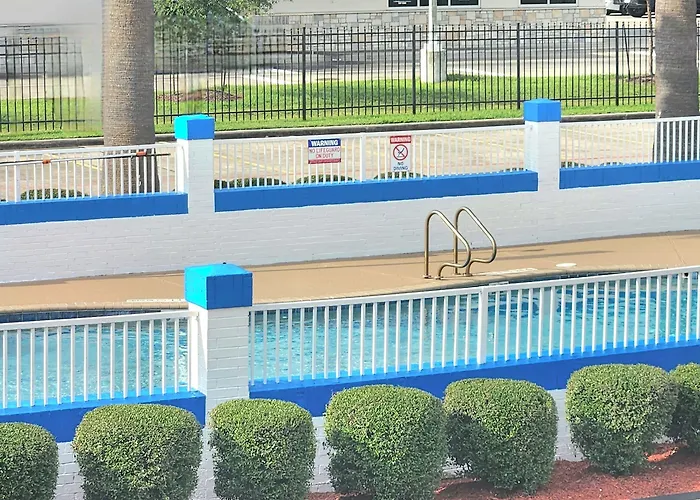 Days Inn By Wyndham Baytown Tx