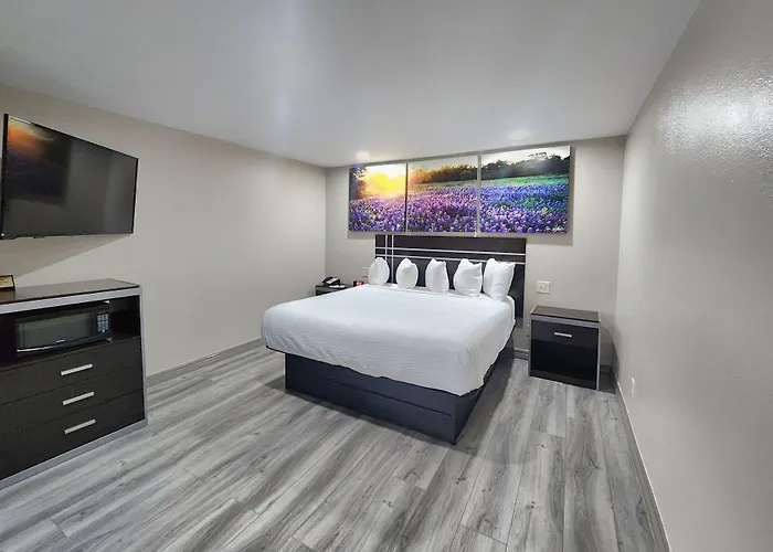 Days Inn By Wyndham Baytown Tx