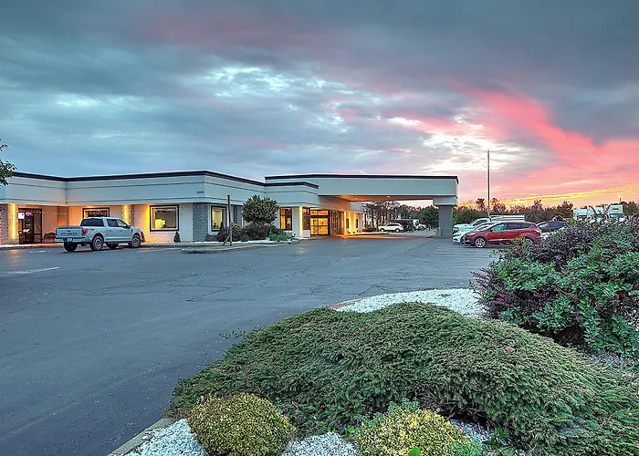 The Lux Hotel & Conference Center, An Ascend Collection Hotel