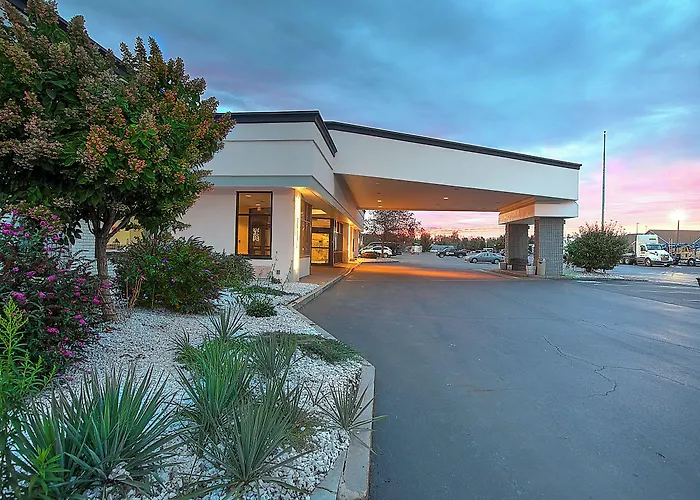 The Lux Hotel & Conference Center, An Ascend Collection Hotel