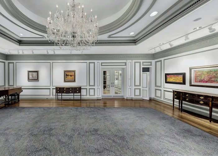 The Henry, Autograph Collection