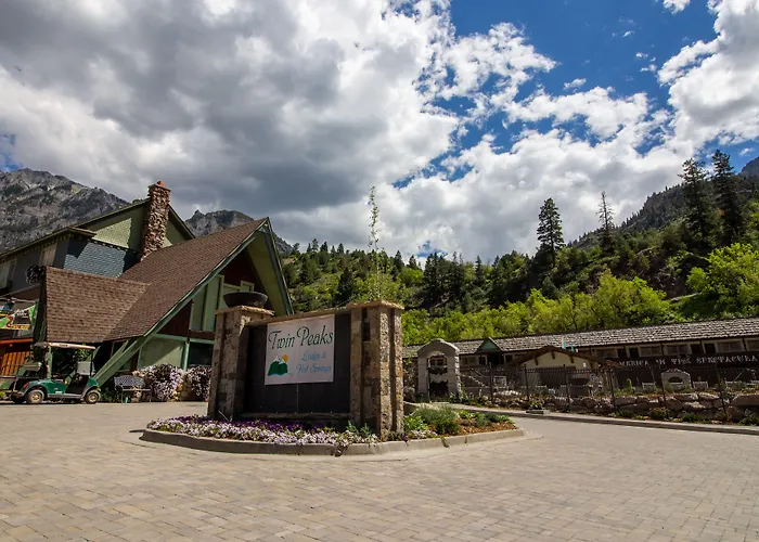 Twin Peaks Lodge & Hot Springs