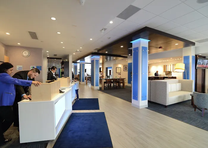 Holiday Inn Express & Suites Chicago North Shore - Niles By Ihg