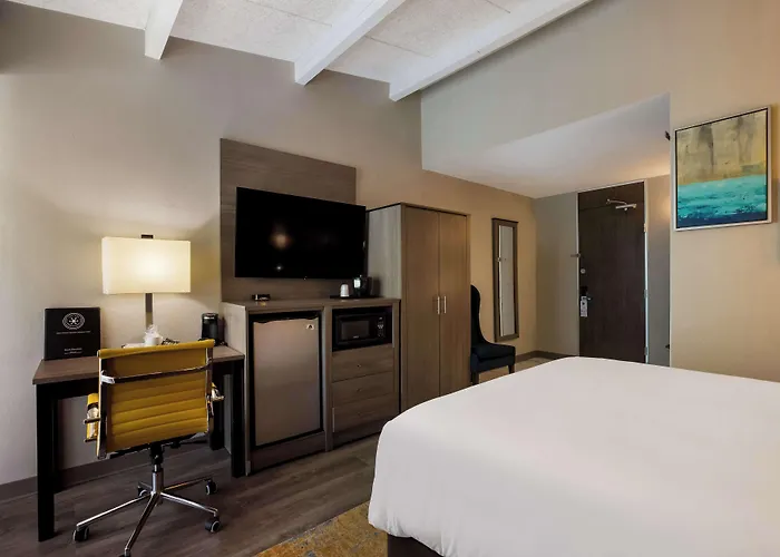 The Hub Middletown Red Bank- Best Western Signature Collection
