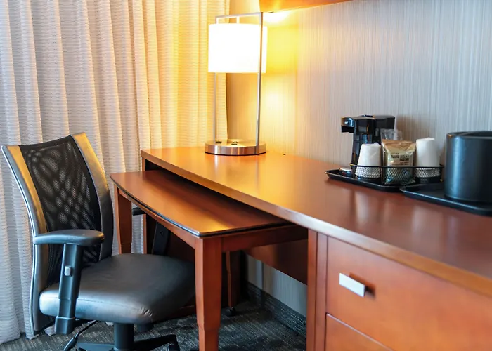 Courtyard By Marriott Nashua
