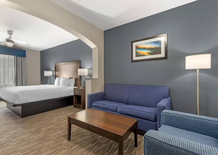 Best Western Plus Lake Dallas Inn & Suites