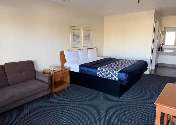 Applegate Inn