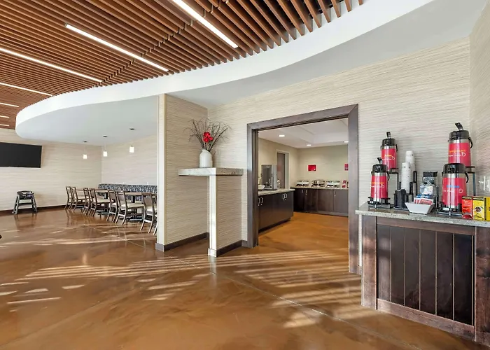 Best Western Plus Lakeview Hotel
