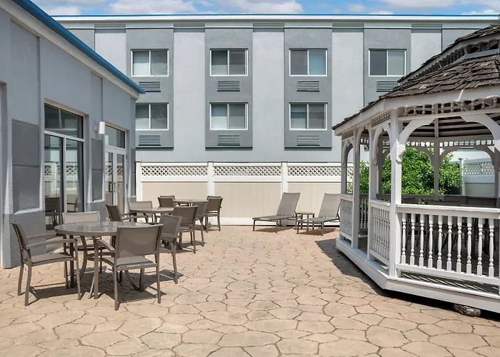Holiday Inn Express & Suites Hawthorne - Elmsford North By Ihg