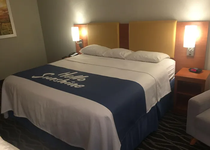 Days Inn & Suites By Wyndham Cincinnati North