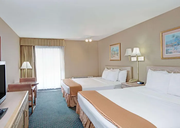 Howard Johnson By Wyndham Torrance