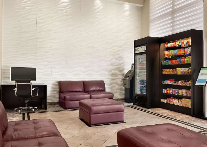 Days Inn & Suites By Wyndham Anaheim At Disneyland Park