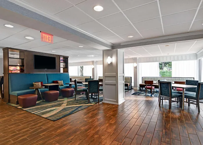 Hampton Inn Patriots Point