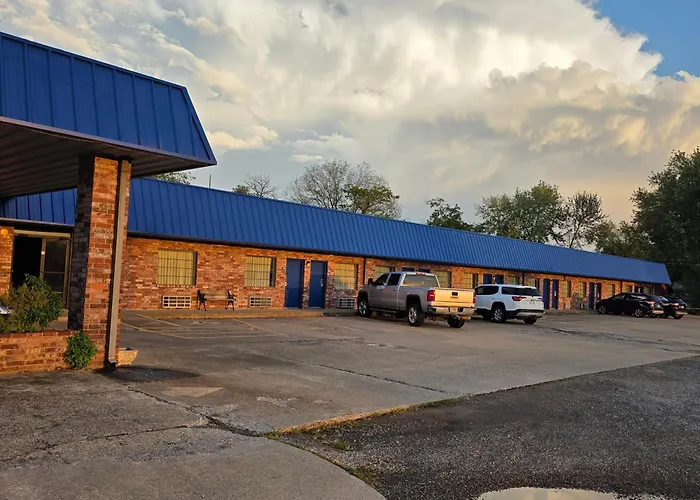 Paris Inn And Suites