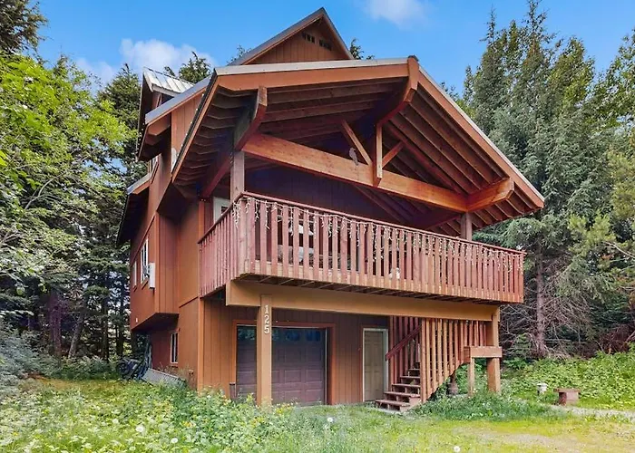 Quiet Girdwood Chalet Pointed Toward Turnagain Arm