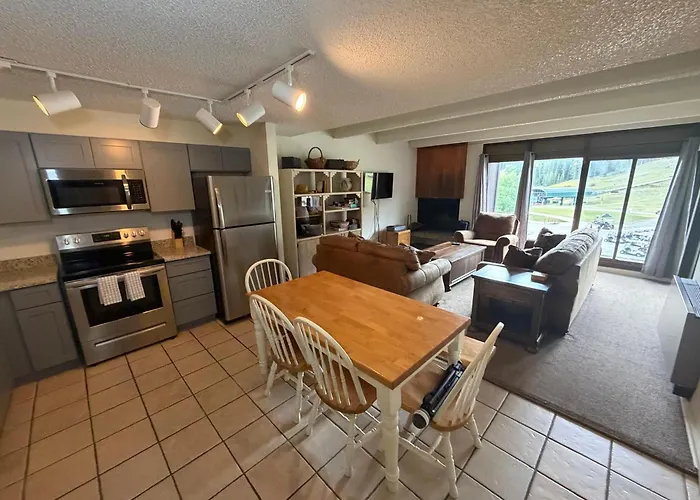 Snowflake 1 Bed Plus Den 2 Bath Sfaf