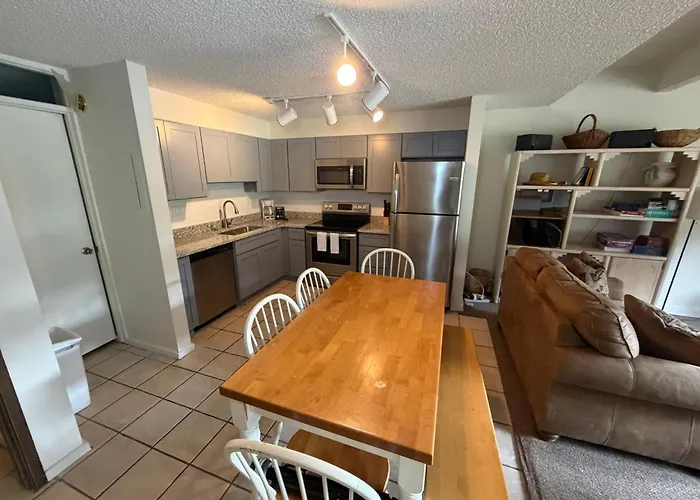 Snowflake 1 Bed Plus Den 2 Bath Sfaf