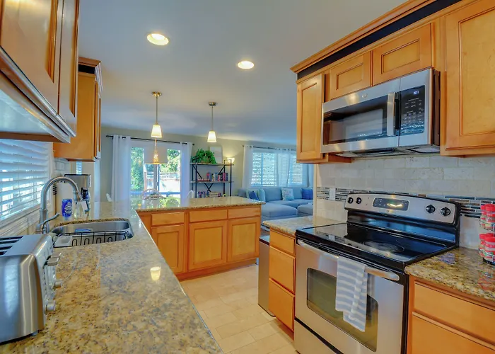 Gig Harbor Vacation Rental Home: 1 Mi To Uptown!