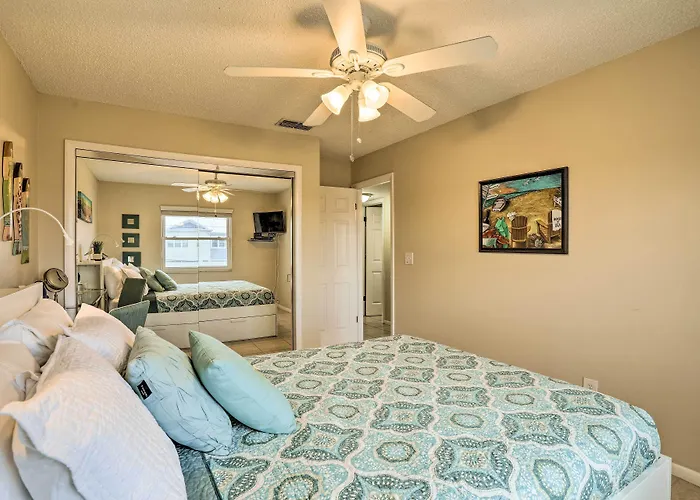 Sea La Vie: Sunny Indian Rocks Beach Condo!