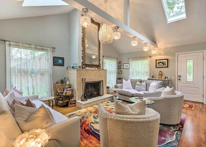 Cute East Hampton Cottage W/ Patio - Walk To Beach