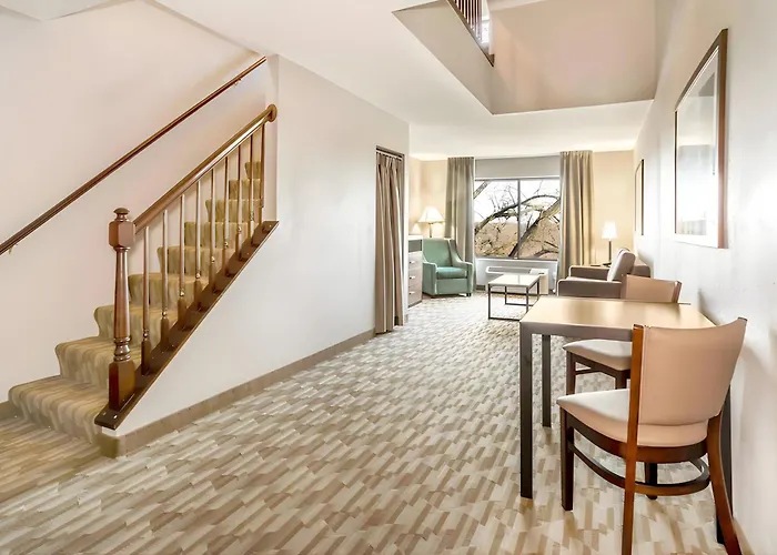 Riverview Inn & Suites, An Ascend Collection Hotel