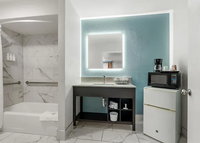 Red Lion Inn & Suites Lemoore