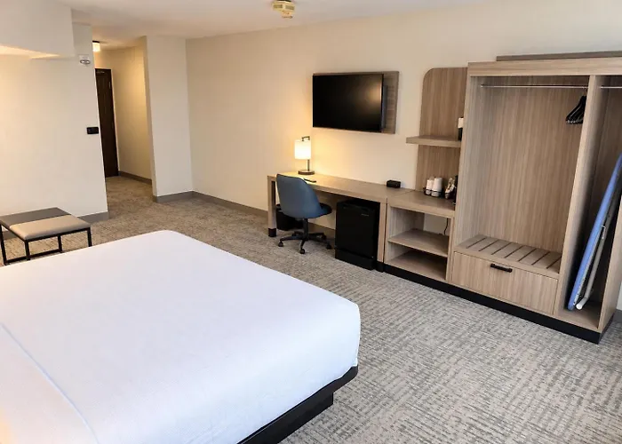 Hyatt Select Lansing West